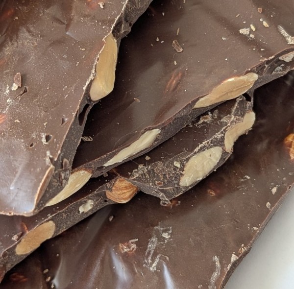 Крафтовый шоколад молочный с миндалем, ТМ CacaoGold
